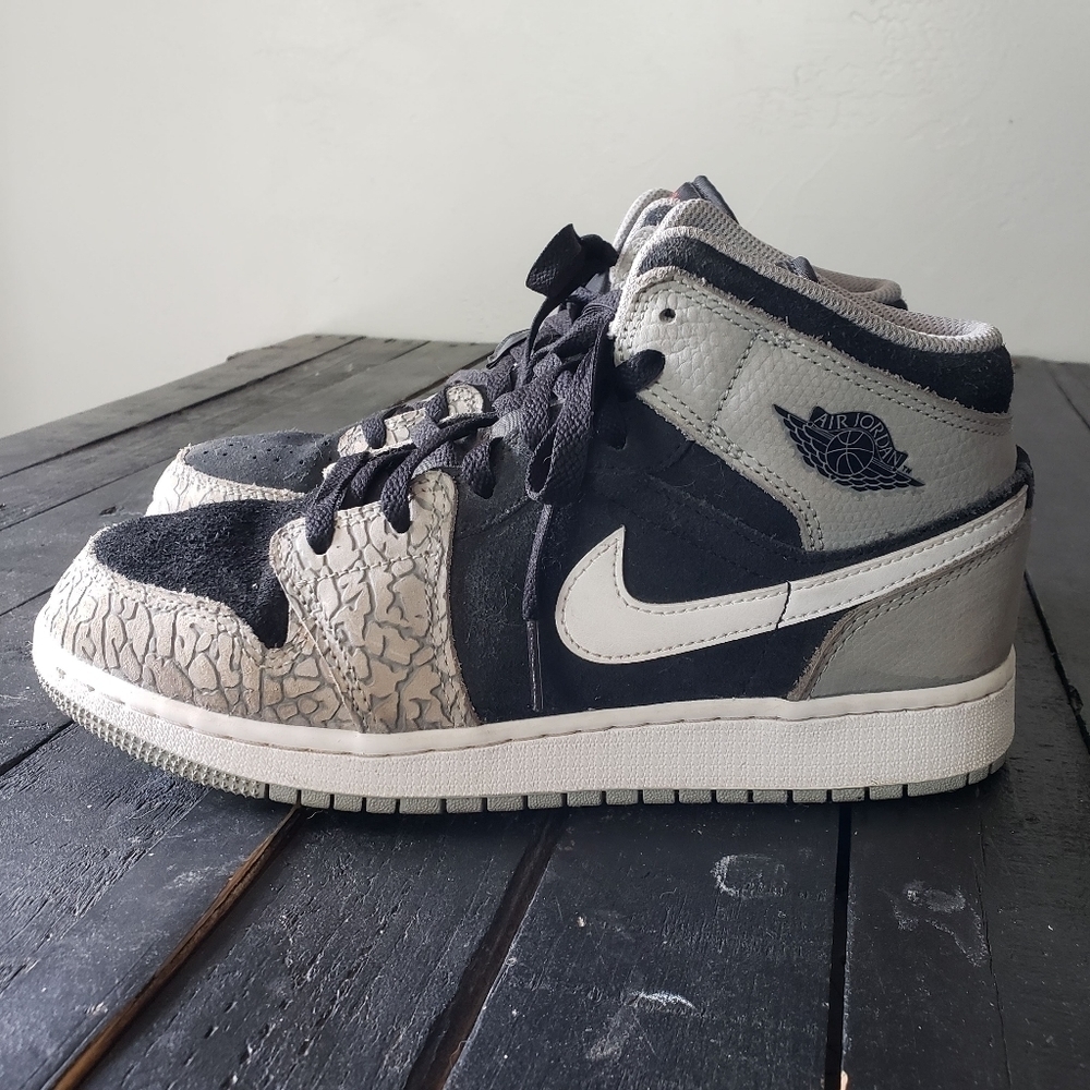 Nike Air Jordan 1 Boys Youth 6 6Y Mid Grey Elephant Toe Black White Sneaker